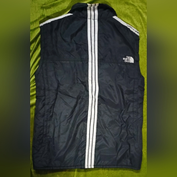 Sleevless jacket - Picture 2 of 4